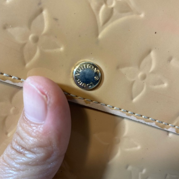 Vernis LV Sarah wallet authentic with signs of use. - Picture 8 of 17